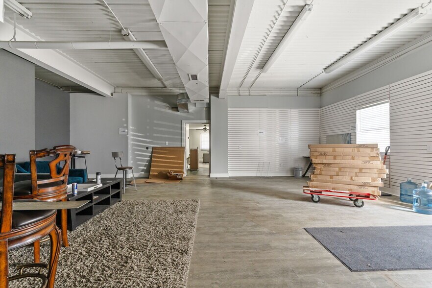 More Photos Of 437 Holtzman Ave, Columbus Warehouse For Sale