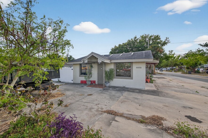 More Photos Of 4498 49th St N, Saint Petersburg Office For Sale