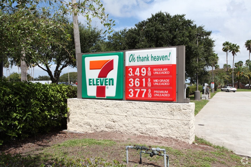 More Photos Of 13902 Egret Tower Dr, Orlando Freestanding For Lease