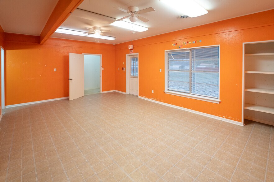 More Photos Of 105 Ward St, Cuero Daycare Center For Sale