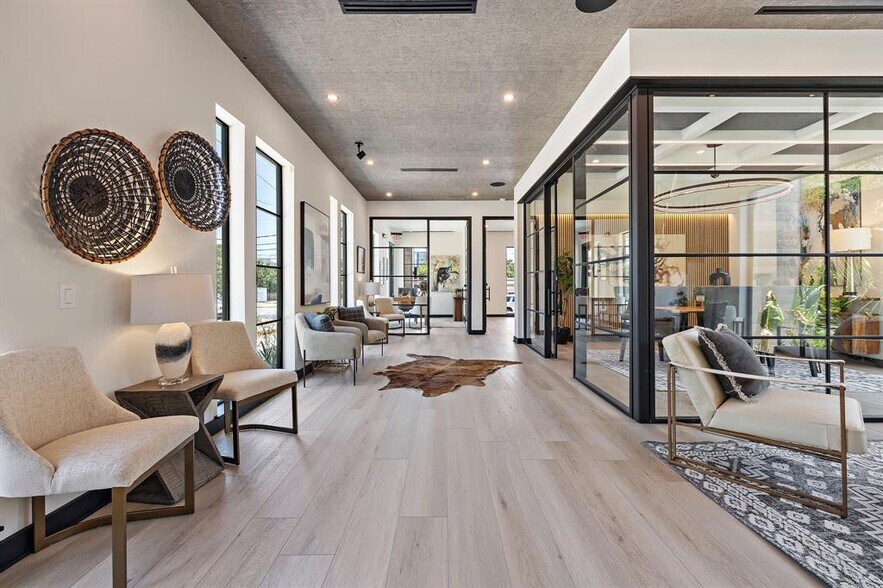 More Photos Of 2318 Morelos, Austin Office For Sale