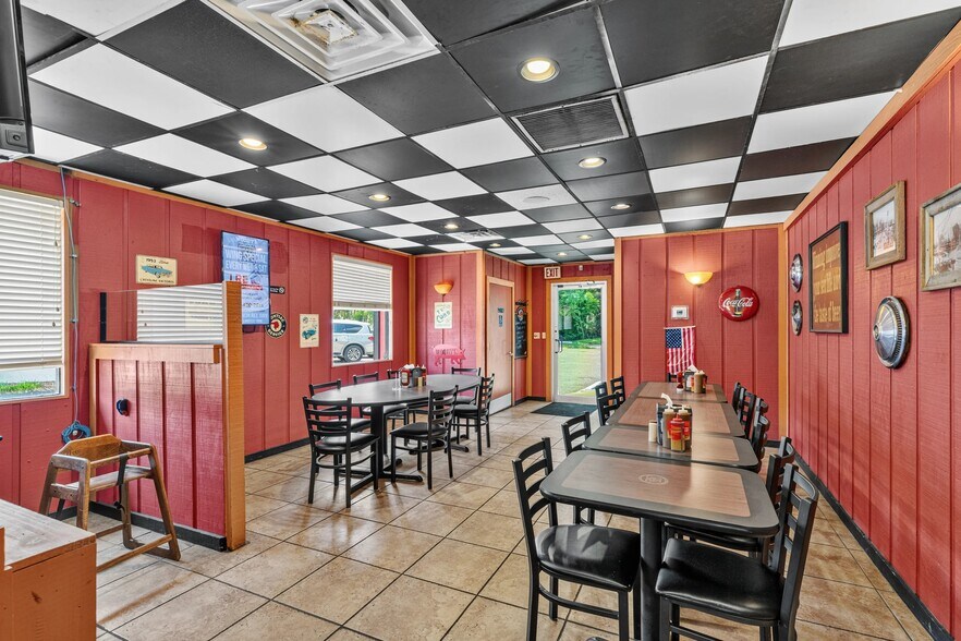 More Photos Of 1638 University Blvd S, Jacksonville Restaurant For Sale