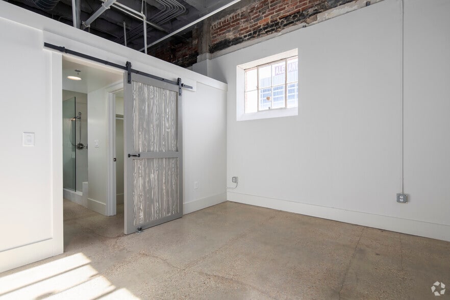 More Photos Of 111 19th St N, Birmingham Apartments For Sale