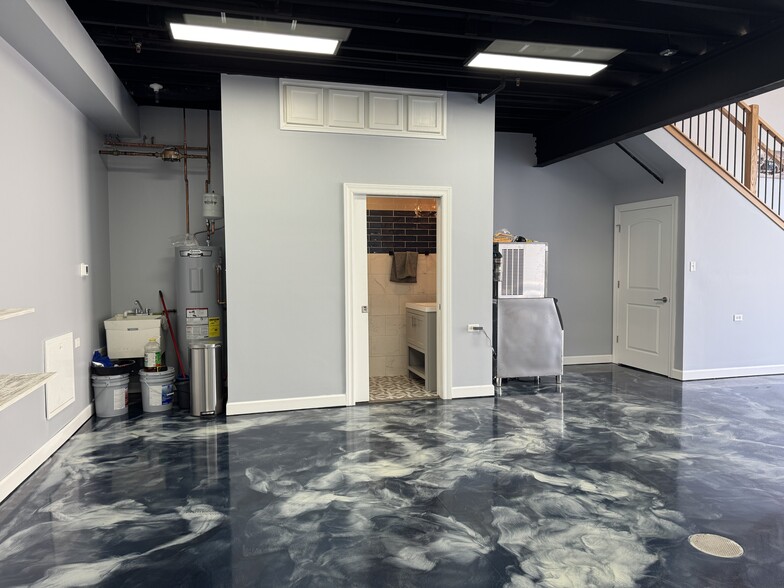 More Photos Of 2244 Ferry Rd, Naperville Flex For Sale