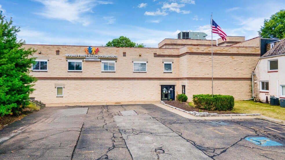 Primary Photo Of 3045 Pennsylvania Ave, Weirton Medical For Sale