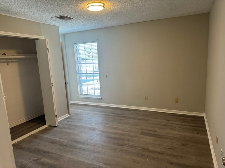 More Photos Of 2302 45th St, Galveston Office For Lease