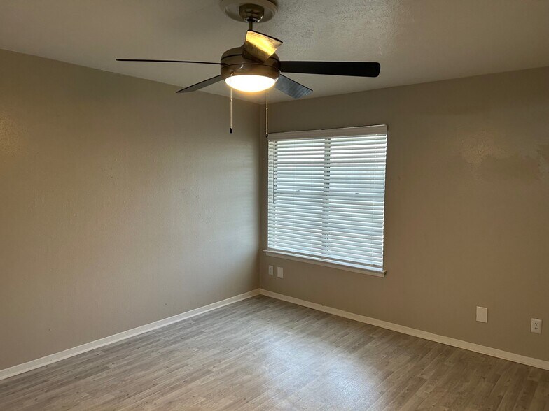 More Photos Of 834 Timberlake Dr, Arlington Apartments For Sale