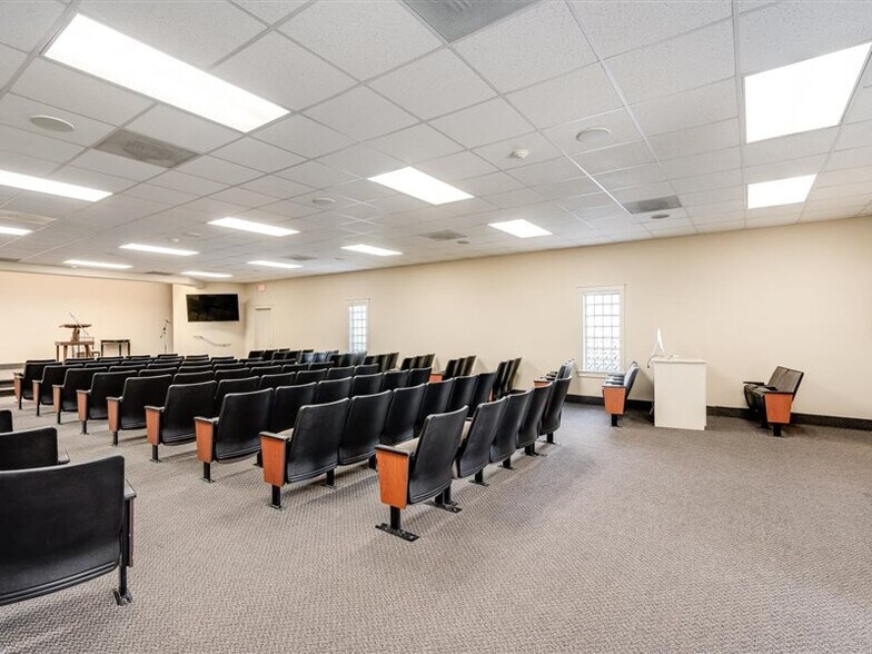 More Photos Of 1105 University St, Healdsburg Religious Facility For Sale