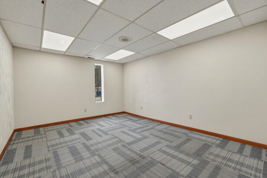 More Photos Of 3122 7th Ave, Charleston Office For Sale