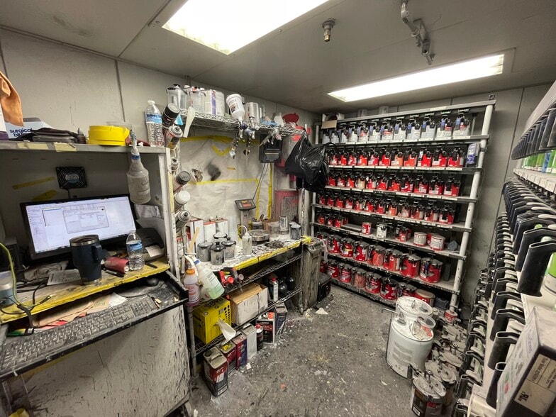 More Photos Of 200 Maxham Rd, Austell Storefront For Lease