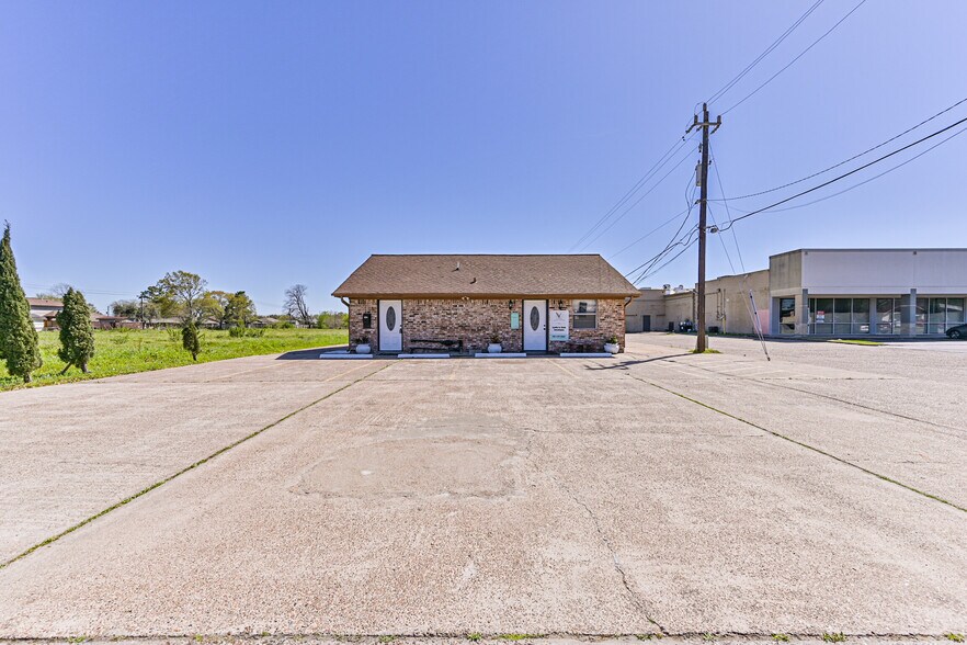 More Photos Of 5001 Luella Ave, Deer Park Office For Sale