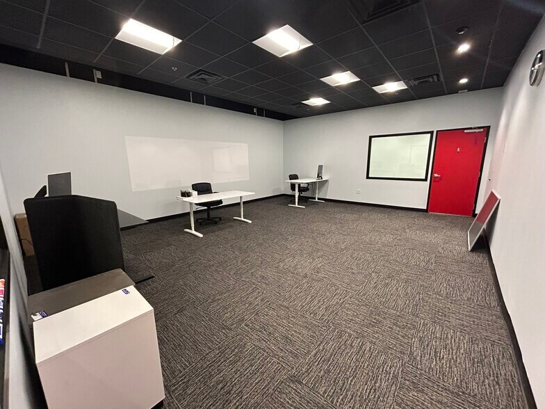 More Photos Of 4343 W Royal Ln, Irving Warehouse For Lease