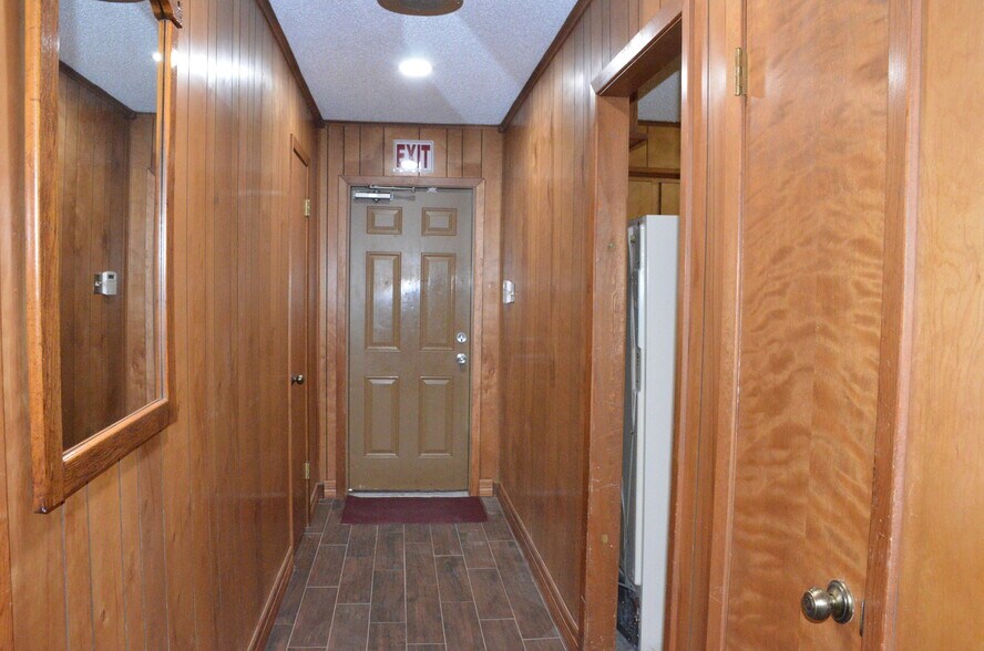 More Photos Of 212 E Houston St, Cleveland Office For Lease