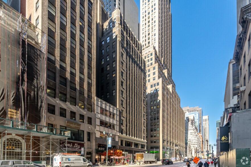 More Photos Of 424 Madison Ave, New York Office For Lease