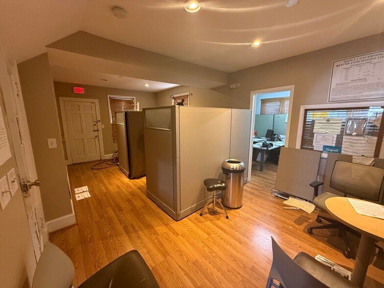 More Photos Of 5309 Kenilworth Ave, Riverdale Office For Sale