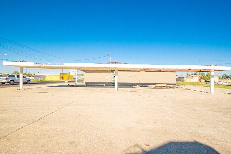 More Photos Of 216 E MLK Jr St, Odessa General Retail For Sale