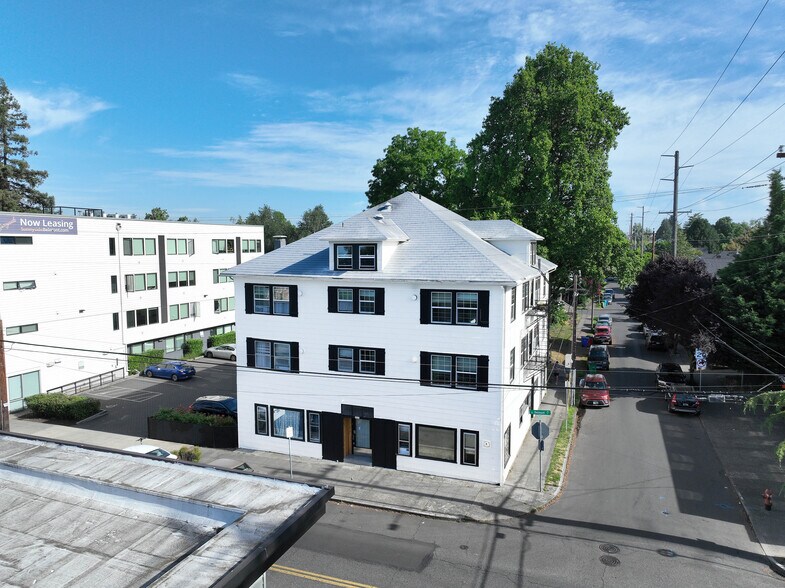 Primary Photo Of 4435 SE Belmont St, Portland Apartments For Sale
