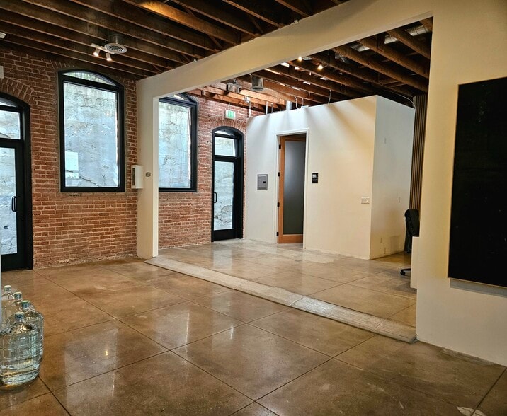 More Photos Of 1005 N Madison Ave, Los Angeles Storefront Retail Office For Lease