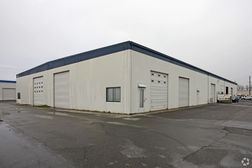 More Photos Of 2505-2519 Arden Way, Sacramento Warehouse For Lease