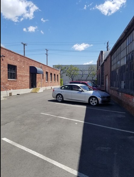 More Photos Of 5041 Santa Fe Ave, Vernon Distribution For Lease