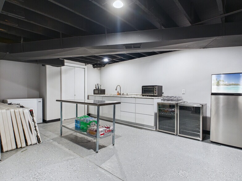 More Photos Of 407 Jacob St, Saint Jacob Specialty For Sale