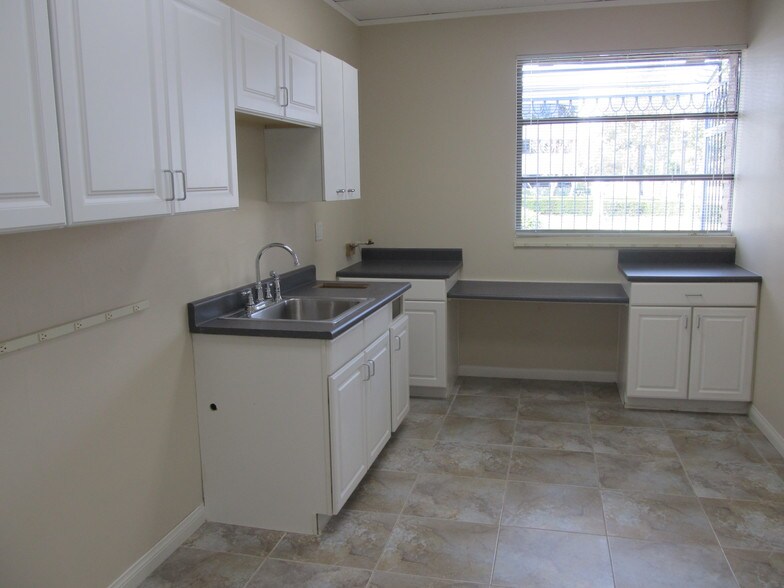 More Photos Of 1616 E 4th St, Santa Ana Office For Sale