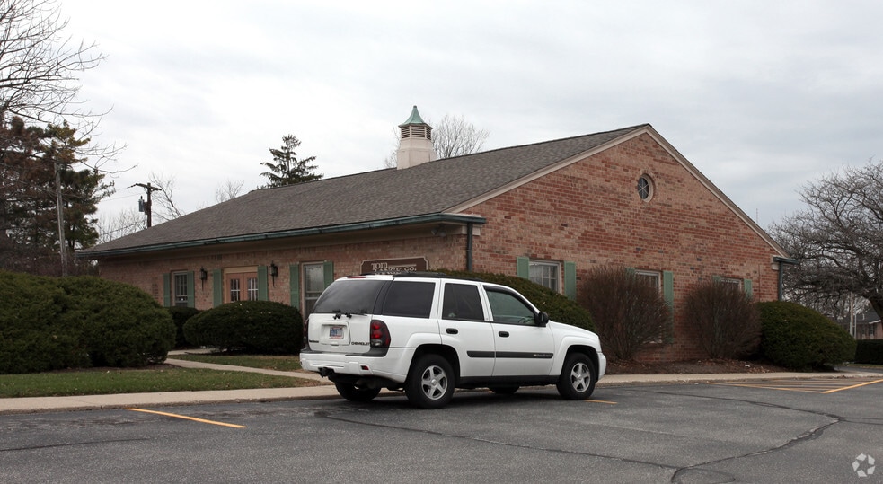 More Photos Of 5022 E 62nd St, Indianapolis Office For Sale