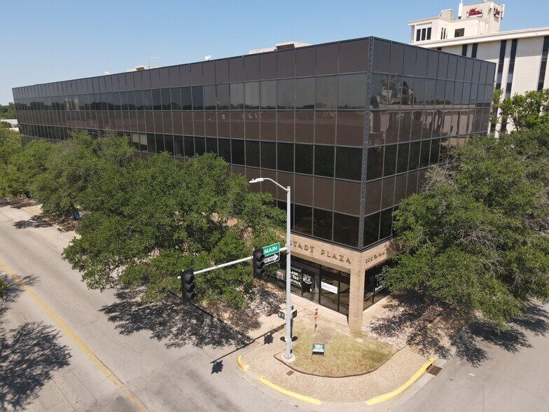 Primary Photo Of 333 W Main St, Ardmore Medical For Sale