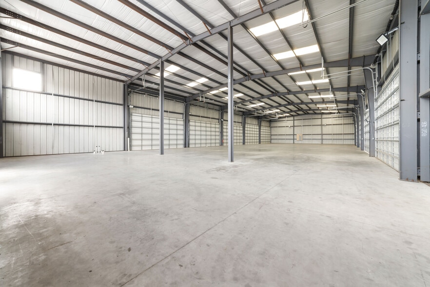 More Photos Of 6631 N Sam Houston Pky W, Houston Warehouse For Sale