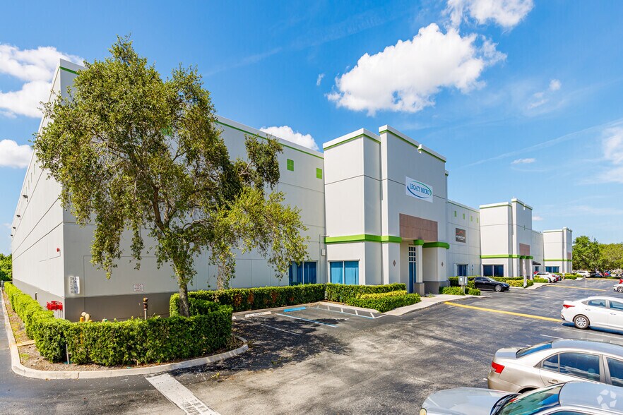 More Photos Of 3030-3044 SW 42nd St, Fort Lauderdale Warehouse For Lease