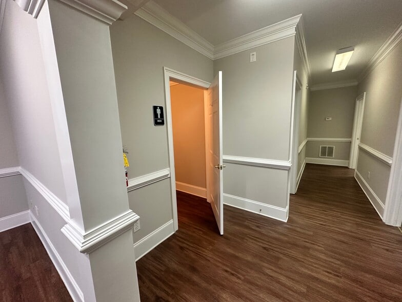 More Photos Of 327 Dahlonega St, Cumming Medical For Sale