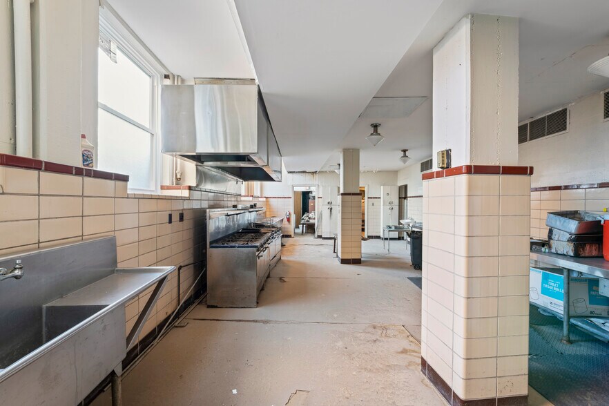 More Photos Of 6815 Page Ave, Saint Louis Religious Facility For Sale