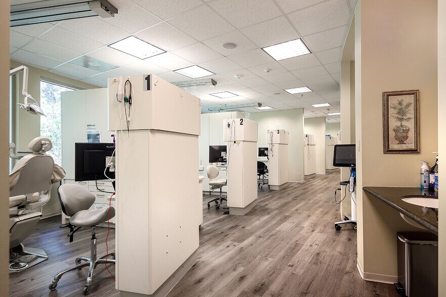 More Photos Of 114 Vision Park Blvd, Shenandoah Office For Sale