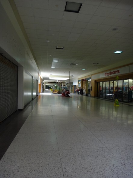 More Photos Of 1666 Market St Ext, Warren General Retail For Lease