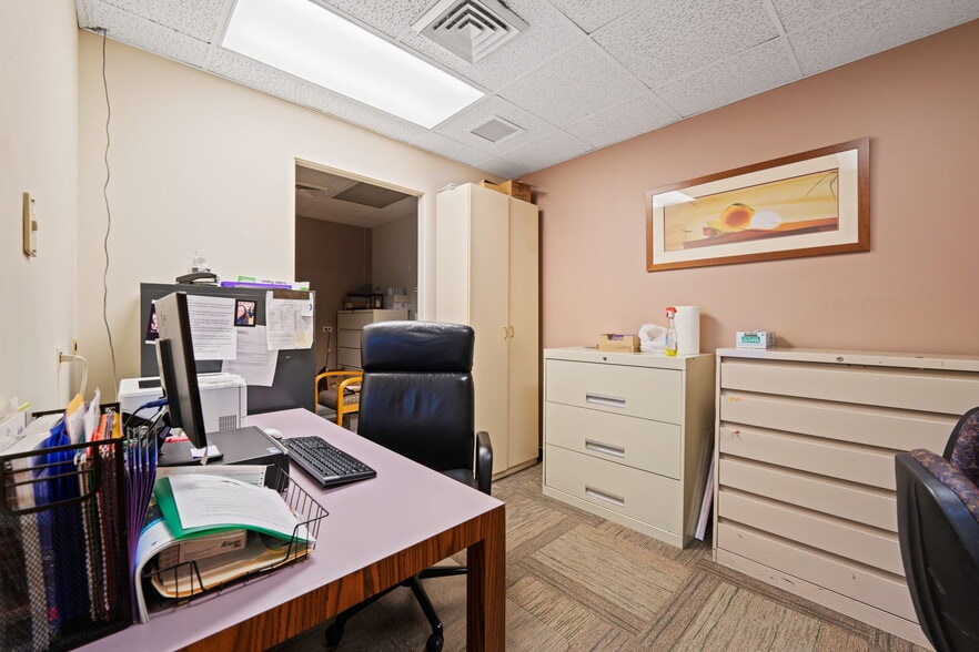 More Photos Of 50 E Washington St, Chicago Office For Sale