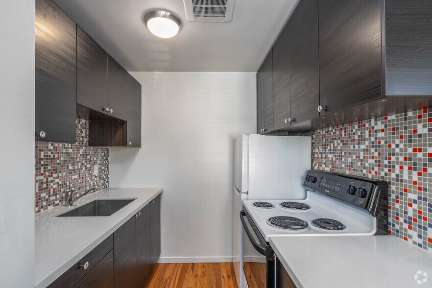 More Photos Of 512 5th Ave W, Seattle Apartments For Sale