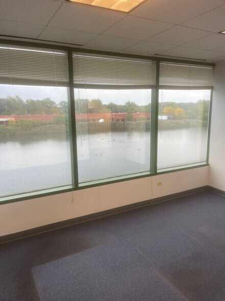 More Photos Of 900 S Frontage Rd, Woodridge Office For Lease