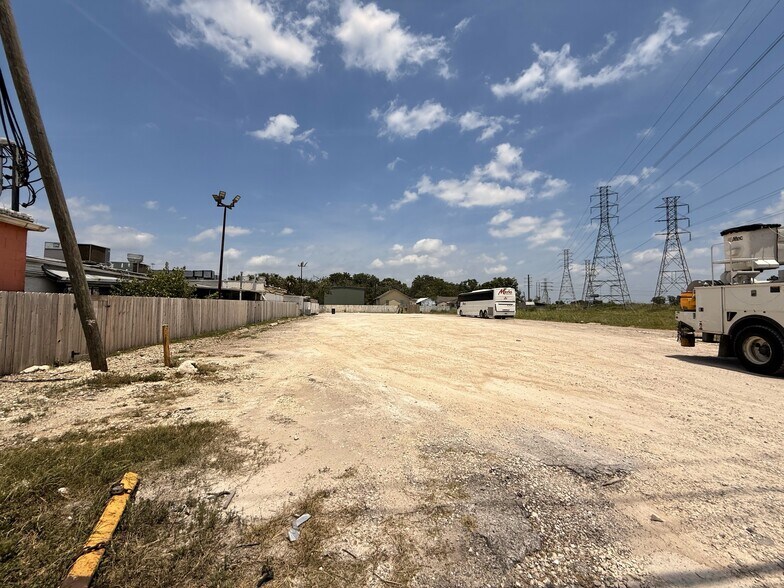 More Photos Of 1310-1312 N Wayside Dr, Houston Restaurant For Lease