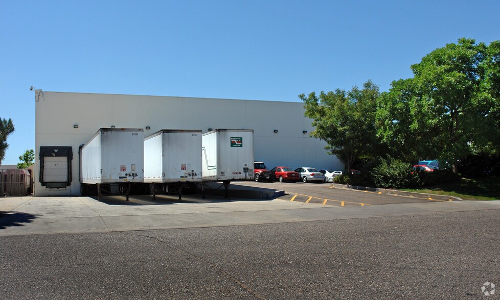 More Photos Of 5280 Joliet St, Denver Warehouse For Lease