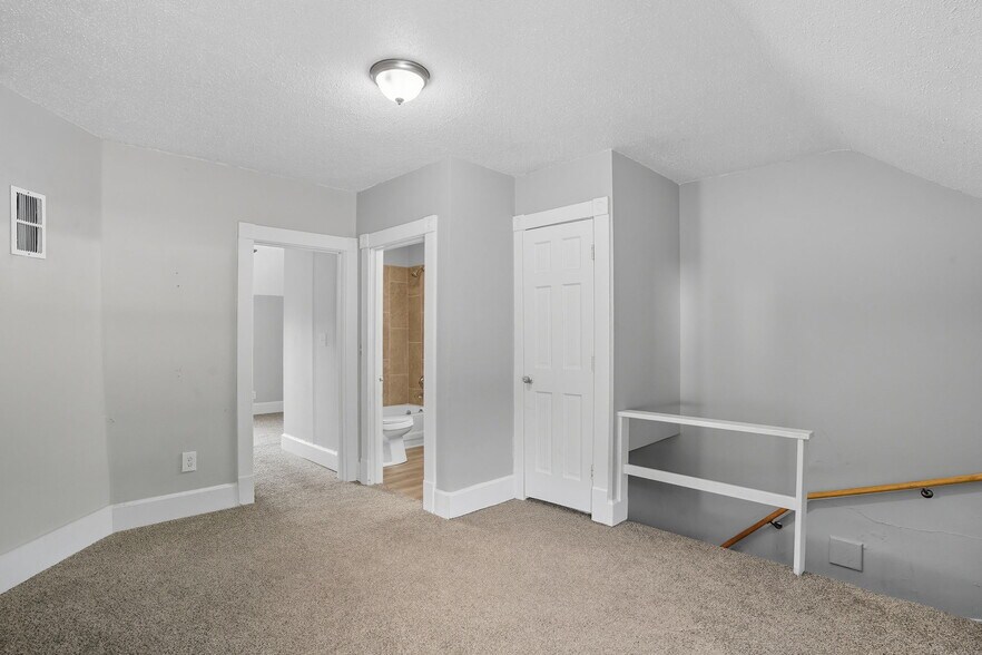 More Photos Of 1604 W 9th St, Davenport Multifamily For Sale