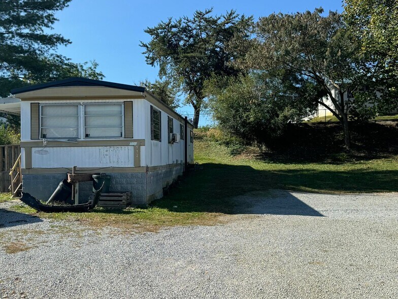 More Photos Of 112 Tutt St, Columbia Manufactured Housing Mobile Home Park For Sale
