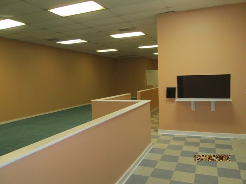 More Photos Of 329 Parkridge Ave, Orange Park Warehouse For Lease