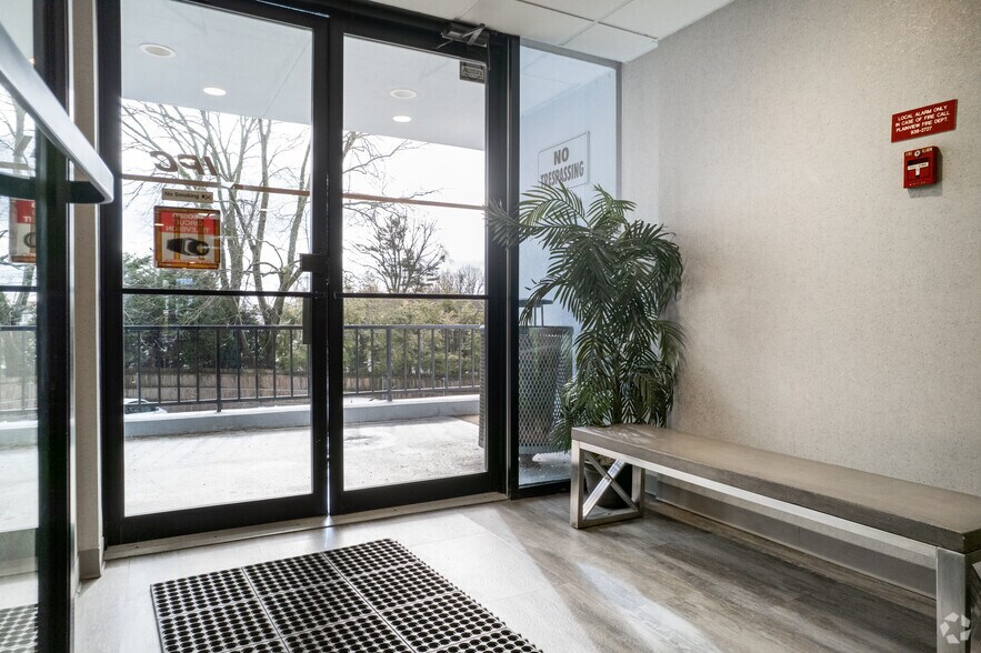 More Photos Of 100 Manetto Hill Rd, Plainview Medical For Sale