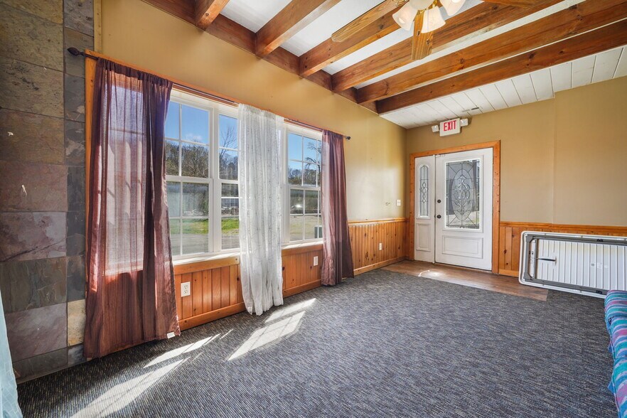 More Photos Of 243 Old Highway 5 S, Ellijay Loft Creative Space For Sale