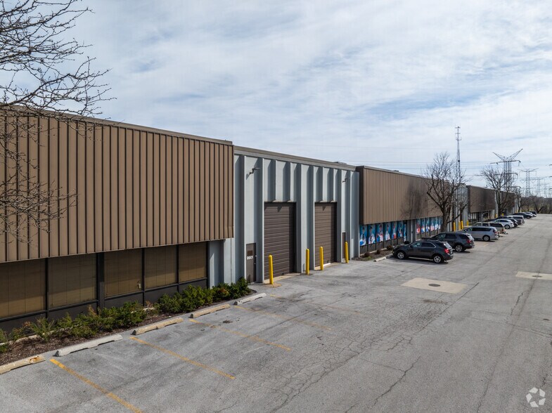 More Photos Of 9901-9913 S 78th Ave, Hickory Hills Warehouse For Lease
