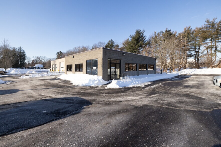 More Photos Of 151 Strong Rd, South Windsor Service For Sale