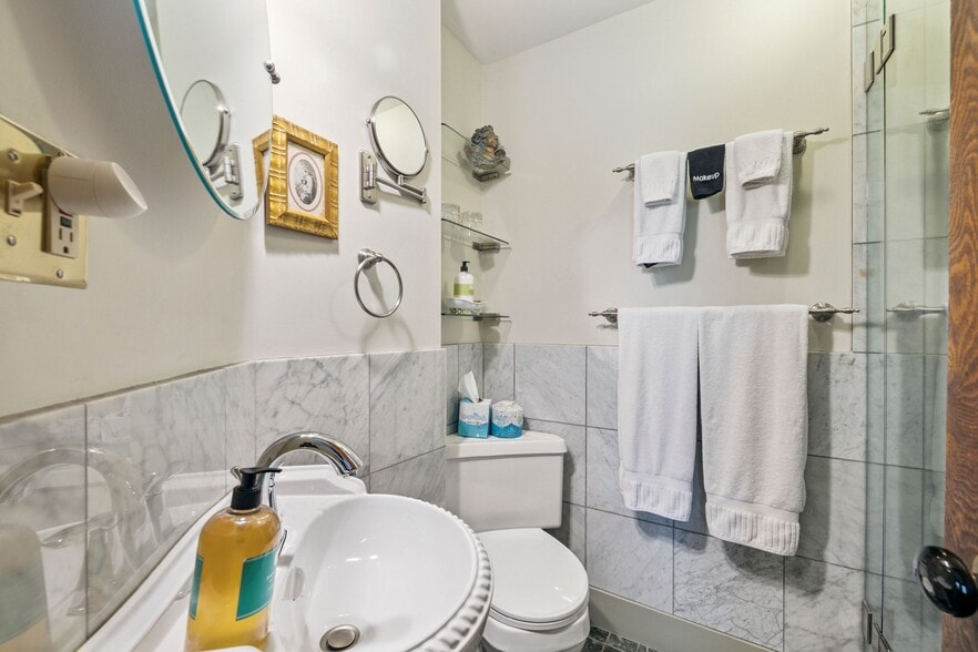 More Photos Of 41 Pleasant St, Woodstock Hospitality For Sale