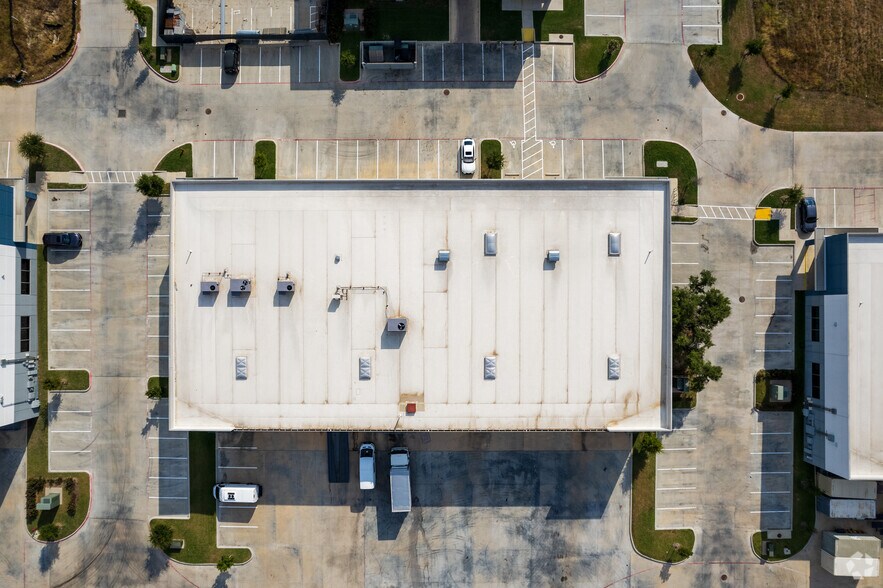 More Photos Of 1617 Scottsdale Dr, Cedar Park Warehouse For Lease