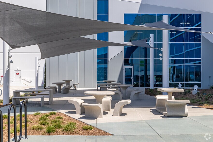 More Photos Of 2401 E Wardlow Rd, Long Beach Warehouse For Lease