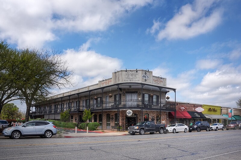 More Photos Of 152-170 S Main St, Boerne Storefront For Lease